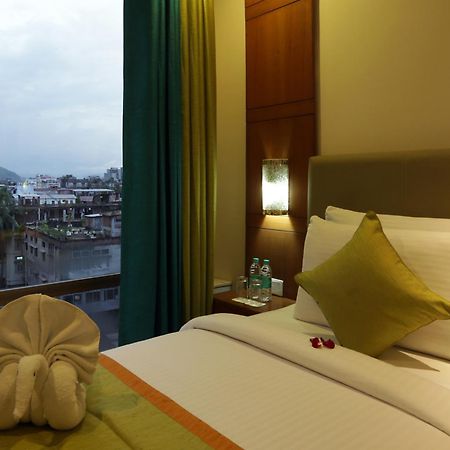 ניו דלהי Hotel Prithvi Palace Igi Airport Delhi מראה חיצוני תמונה