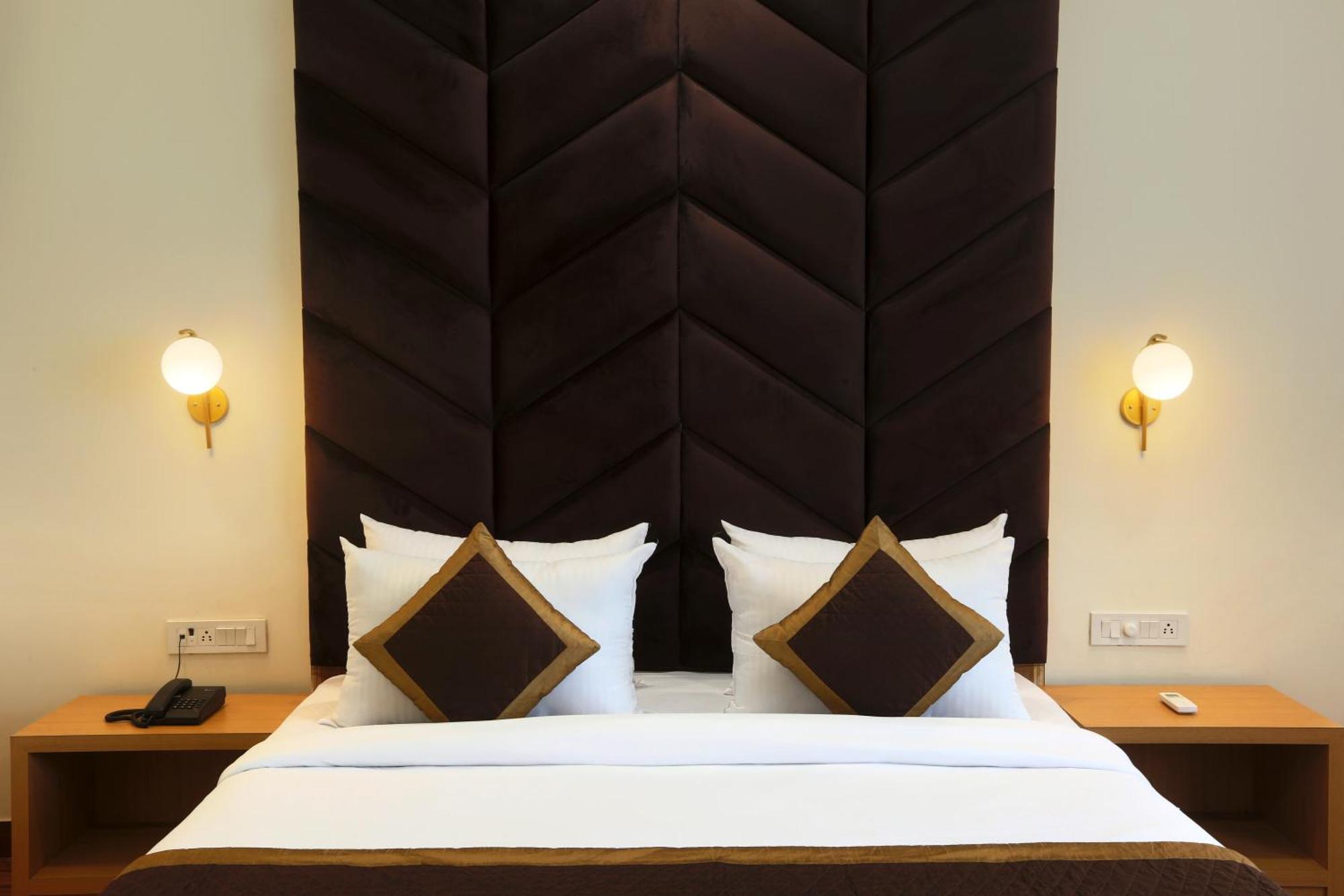 ניו דלהי Hotel Prithvi Palace Igi Airport Delhi מראה חיצוני תמונה