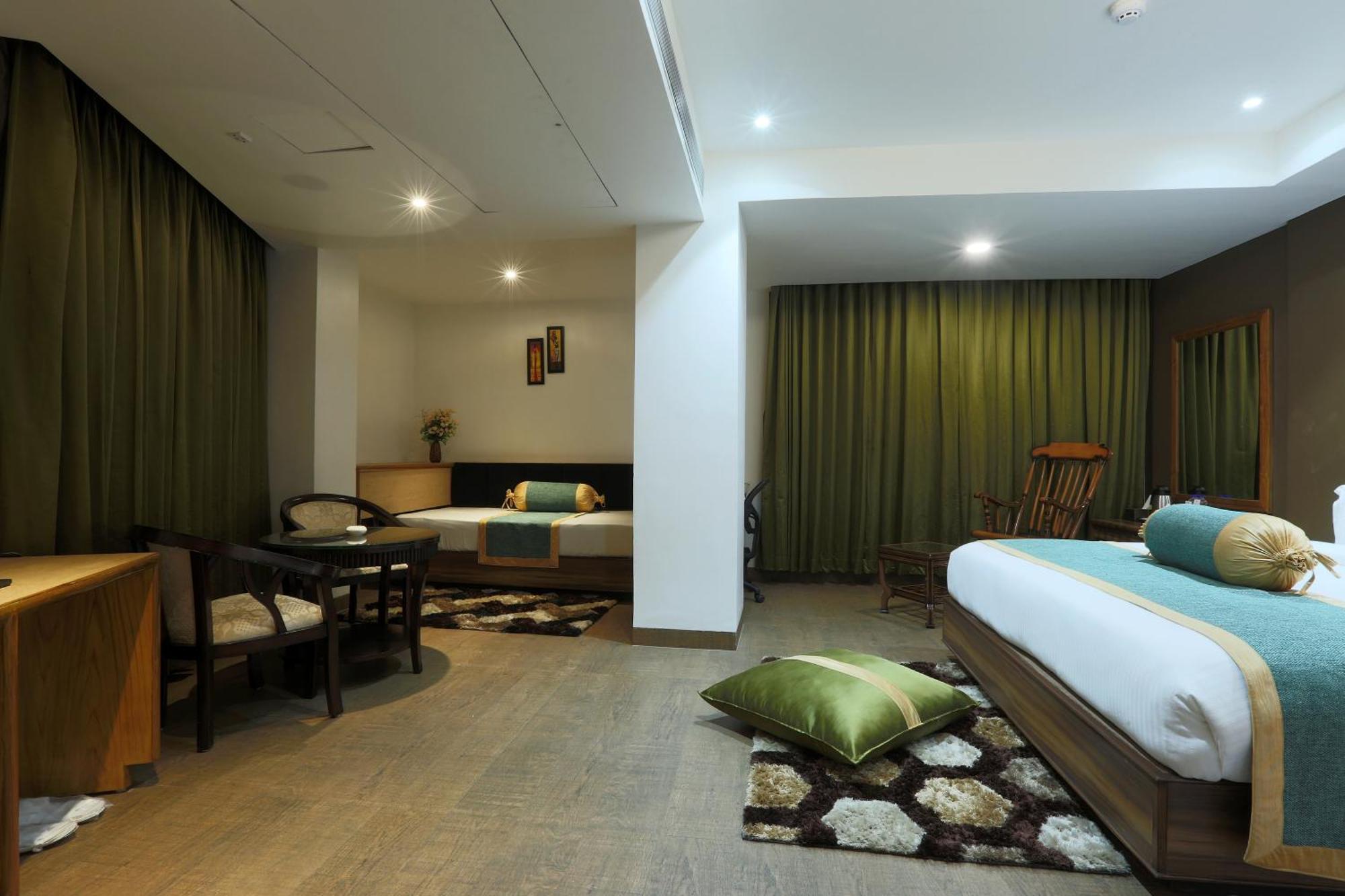 ניו דלהי Hotel Prithvi Palace Igi Airport Delhi מראה חיצוני תמונה