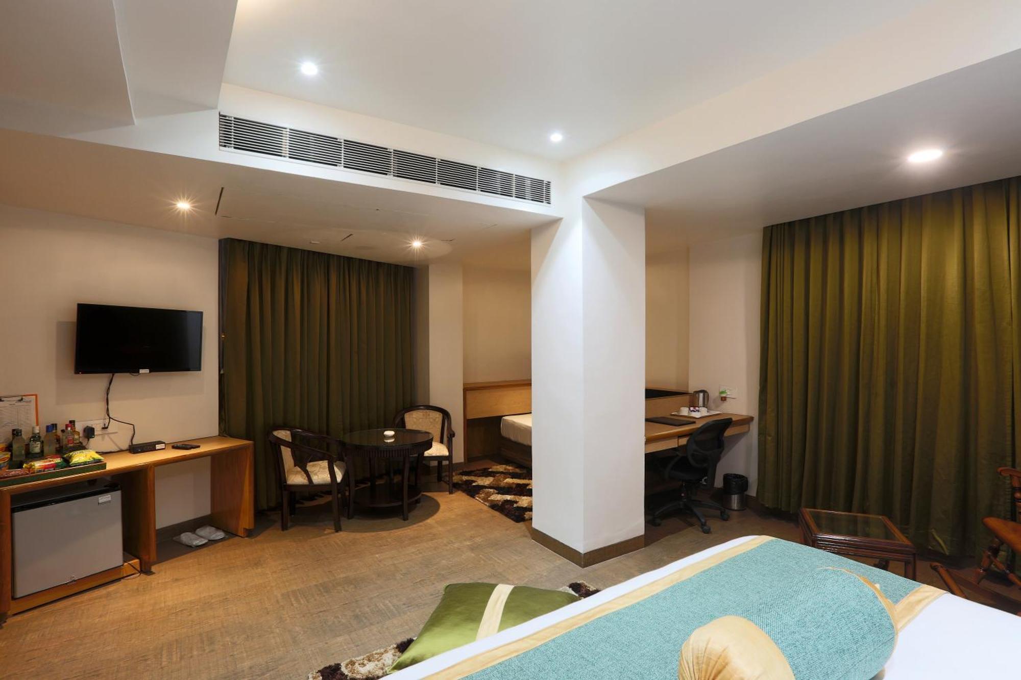 ניו דלהי Hotel Prithvi Palace Igi Airport Delhi מראה חיצוני תמונה