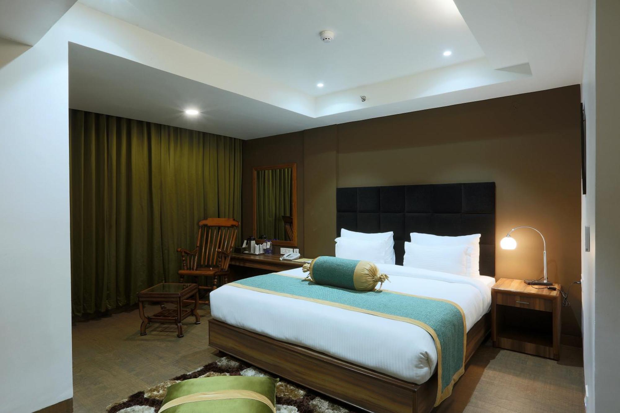 ניו דלהי Hotel Prithvi Palace Igi Airport Delhi מראה חיצוני תמונה