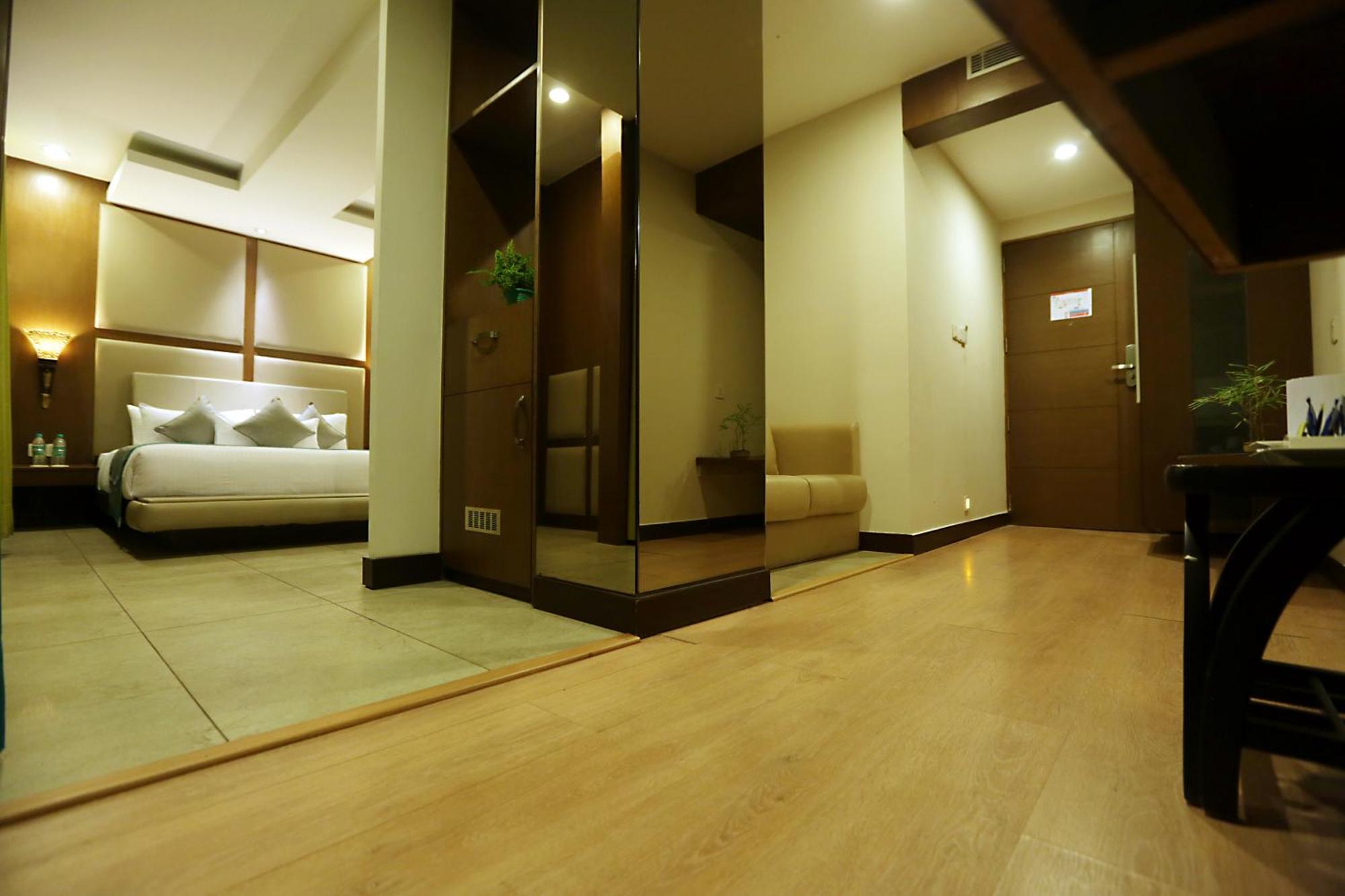 ניו דלהי Hotel Prithvi Palace Igi Airport Delhi מראה חיצוני תמונה