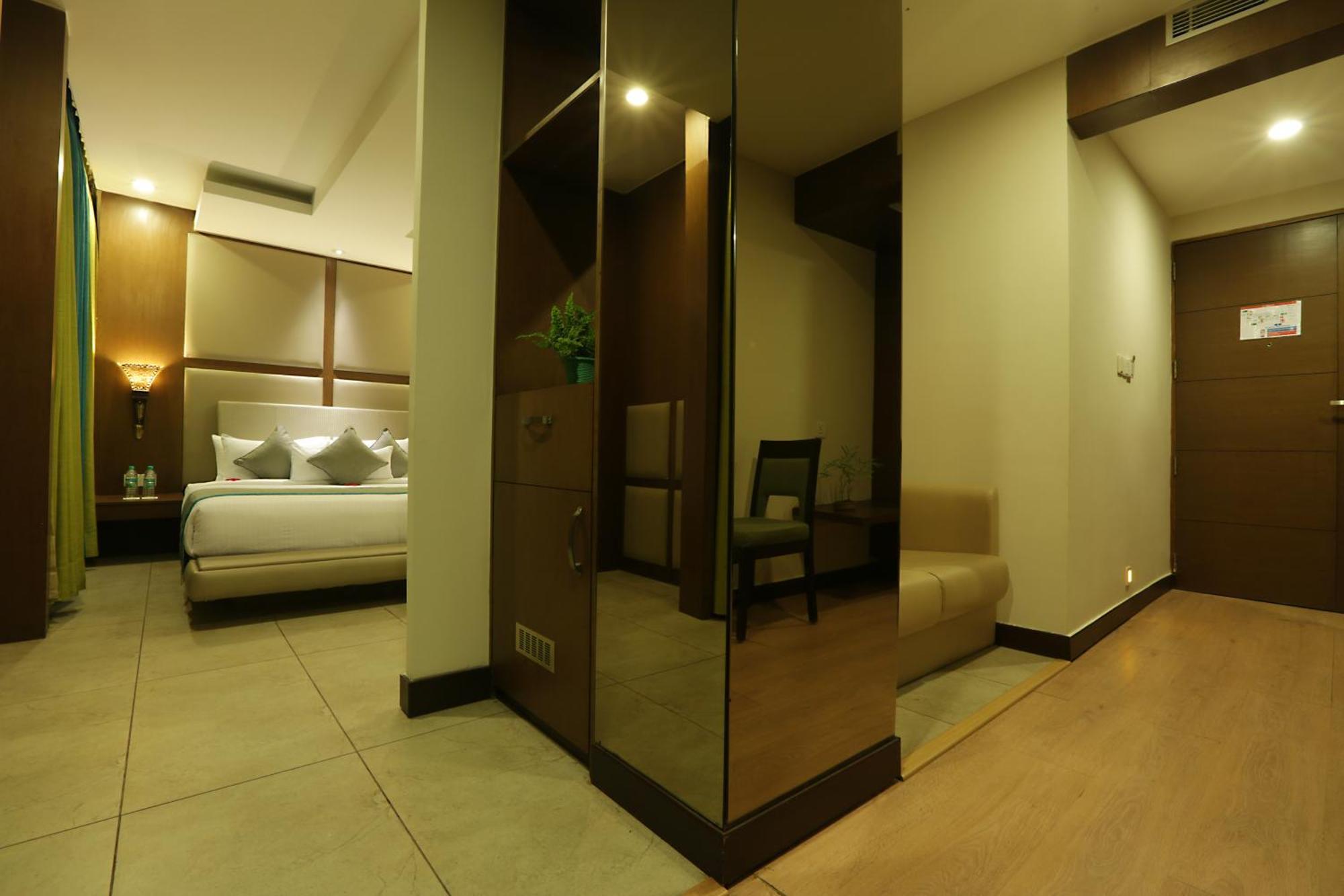 ניו דלהי Hotel Prithvi Palace Igi Airport Delhi מראה חיצוני תמונה
