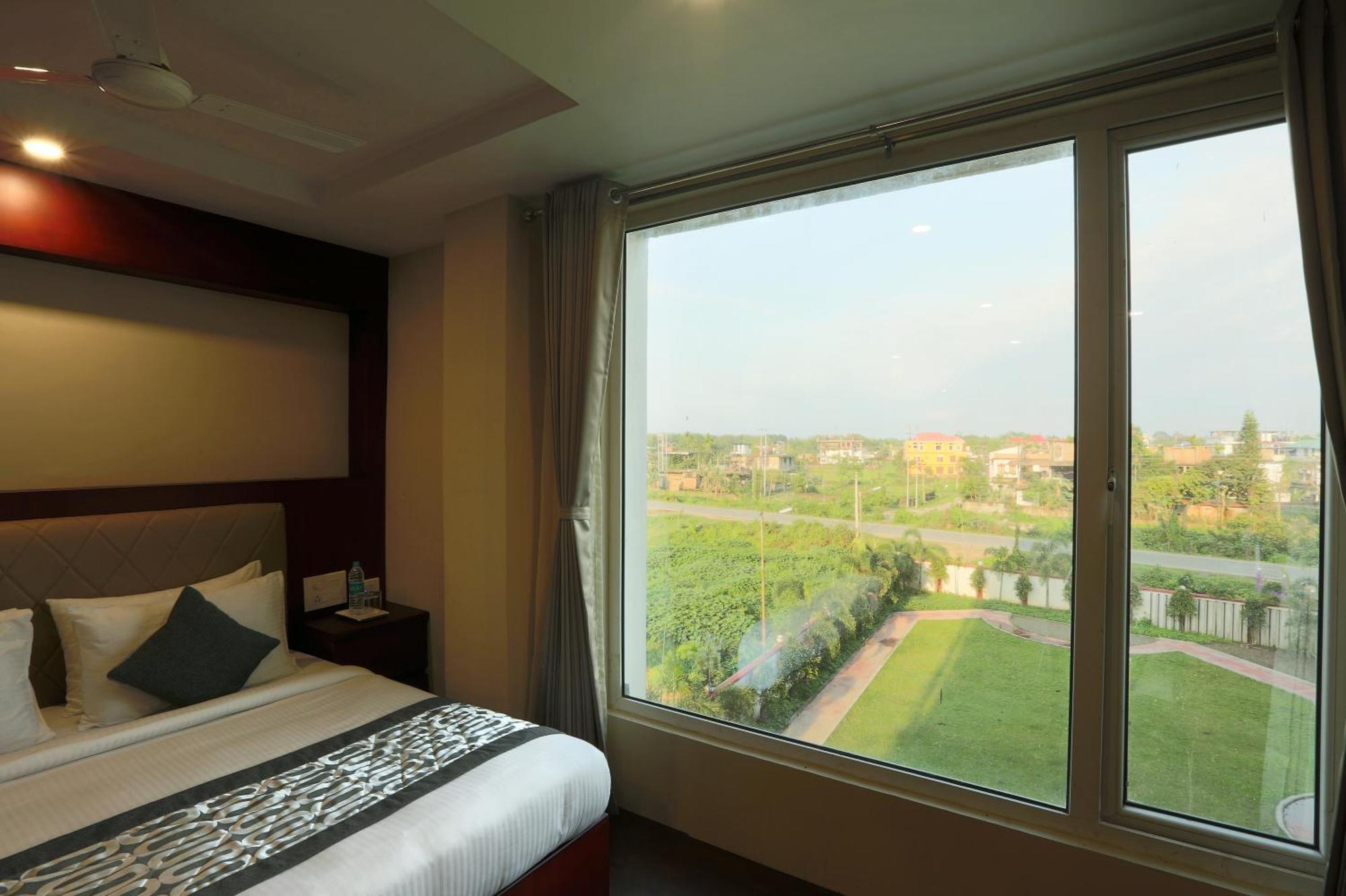 ניו דלהי Hotel Prithvi Palace Igi Airport Delhi מראה חיצוני תמונה